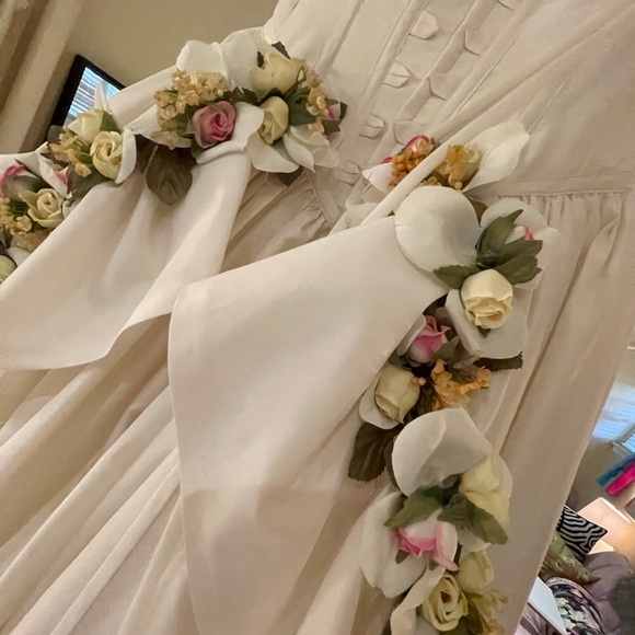 Wedding dress - Picture 15 of 16